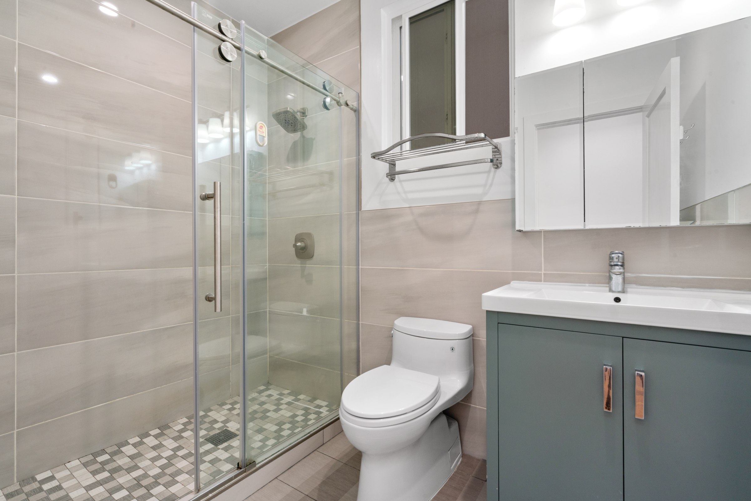 Upper residence bathroom with tiled bathing area